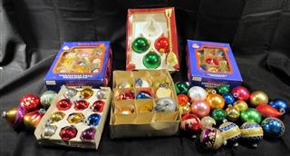 LOT 67 VINTAGE CHRISTMAS ORNAMENTS SANTA LAND VICTORIA - LOT INCLUDES A VARIETY